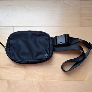 lululemon athletica Everywhere Belt Bag Original Black